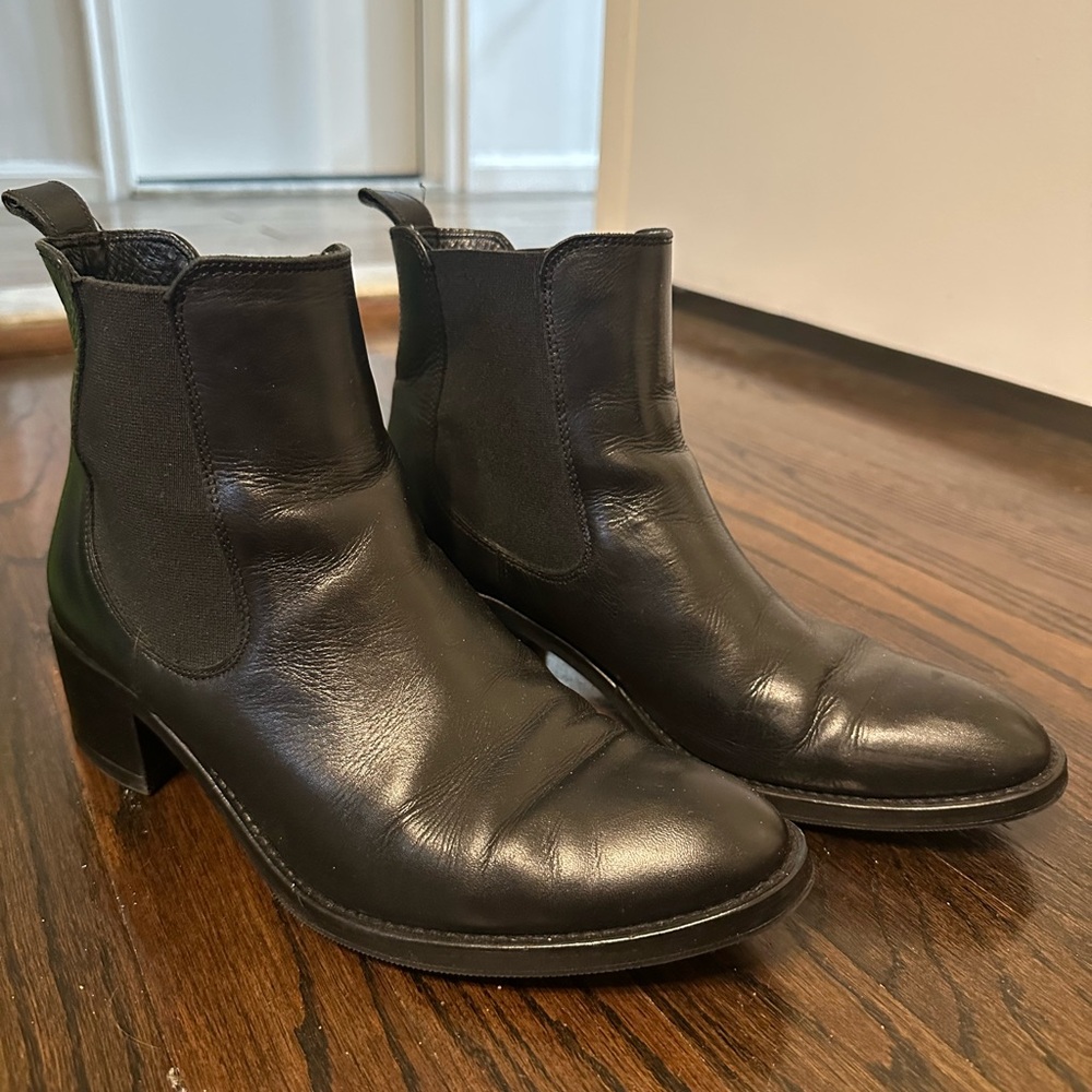 Black Ankle Boots with Elastic Panels and Stacked Heel
